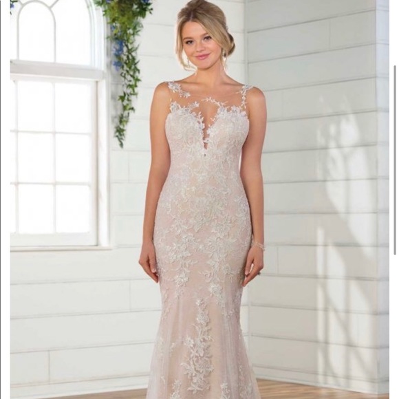 Wedding dress - Picture 2 of 7